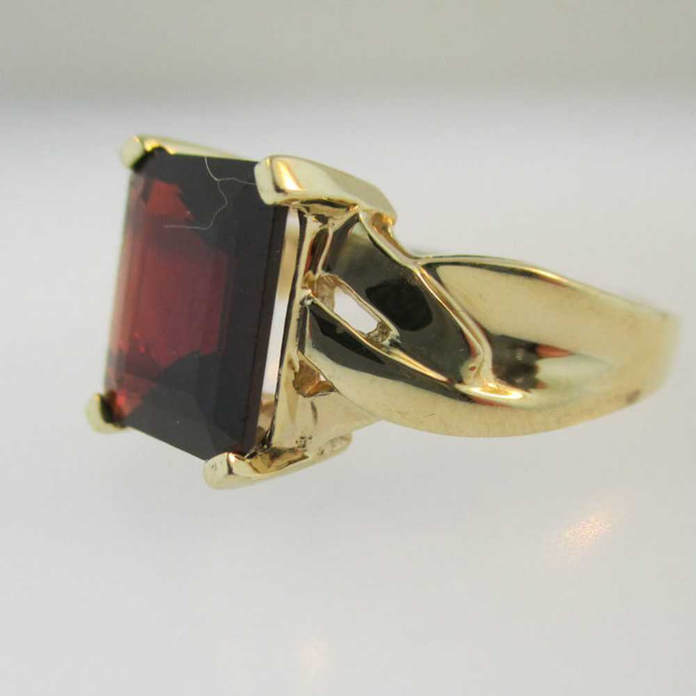 10k Yellow Gold Garnet Fashion Ring Size 8 - image 2