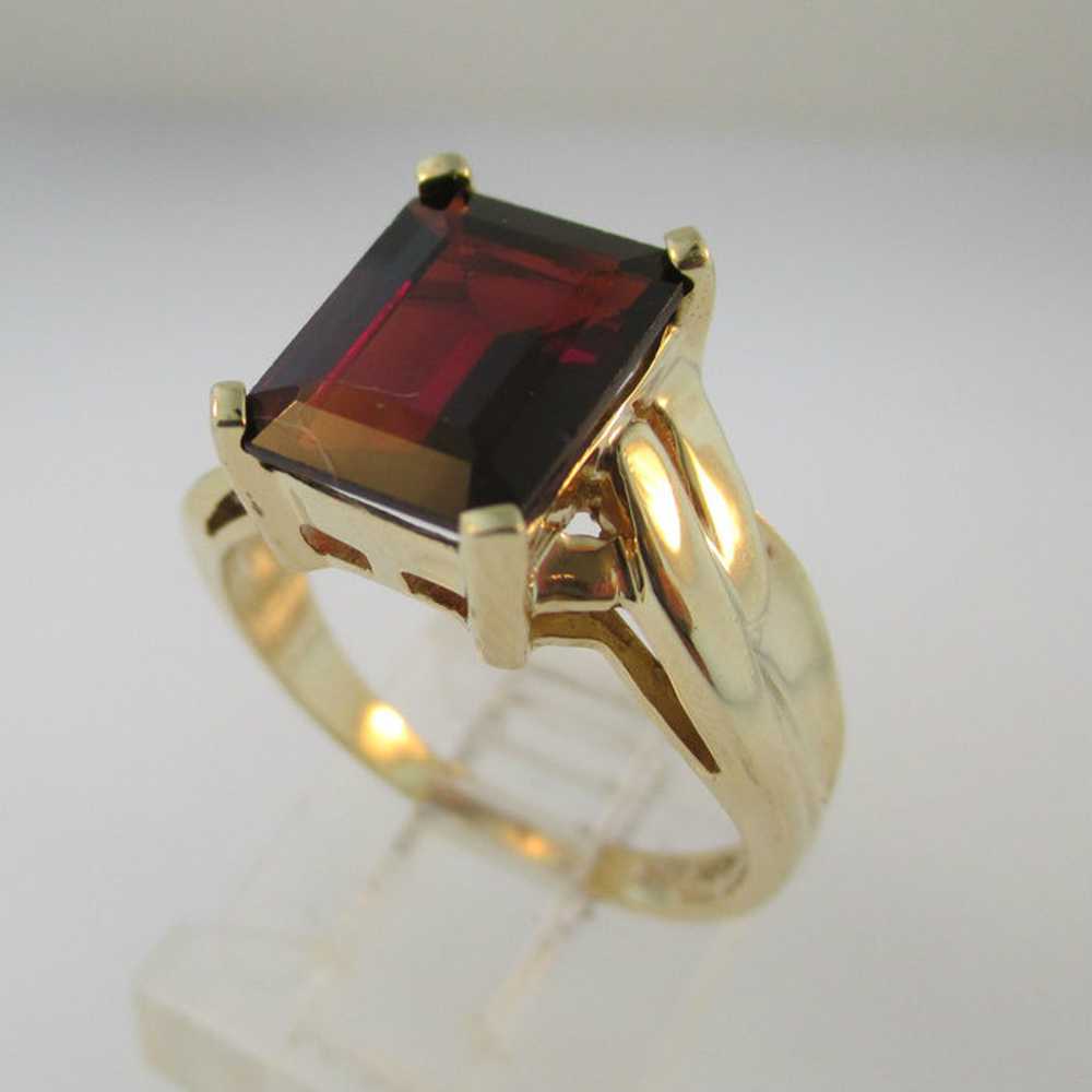 10k Yellow Gold Garnet Fashion Ring Size 8 - image 3