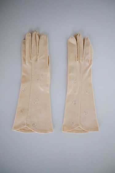 Cream Vintage Gloves with Swirl Embroidery