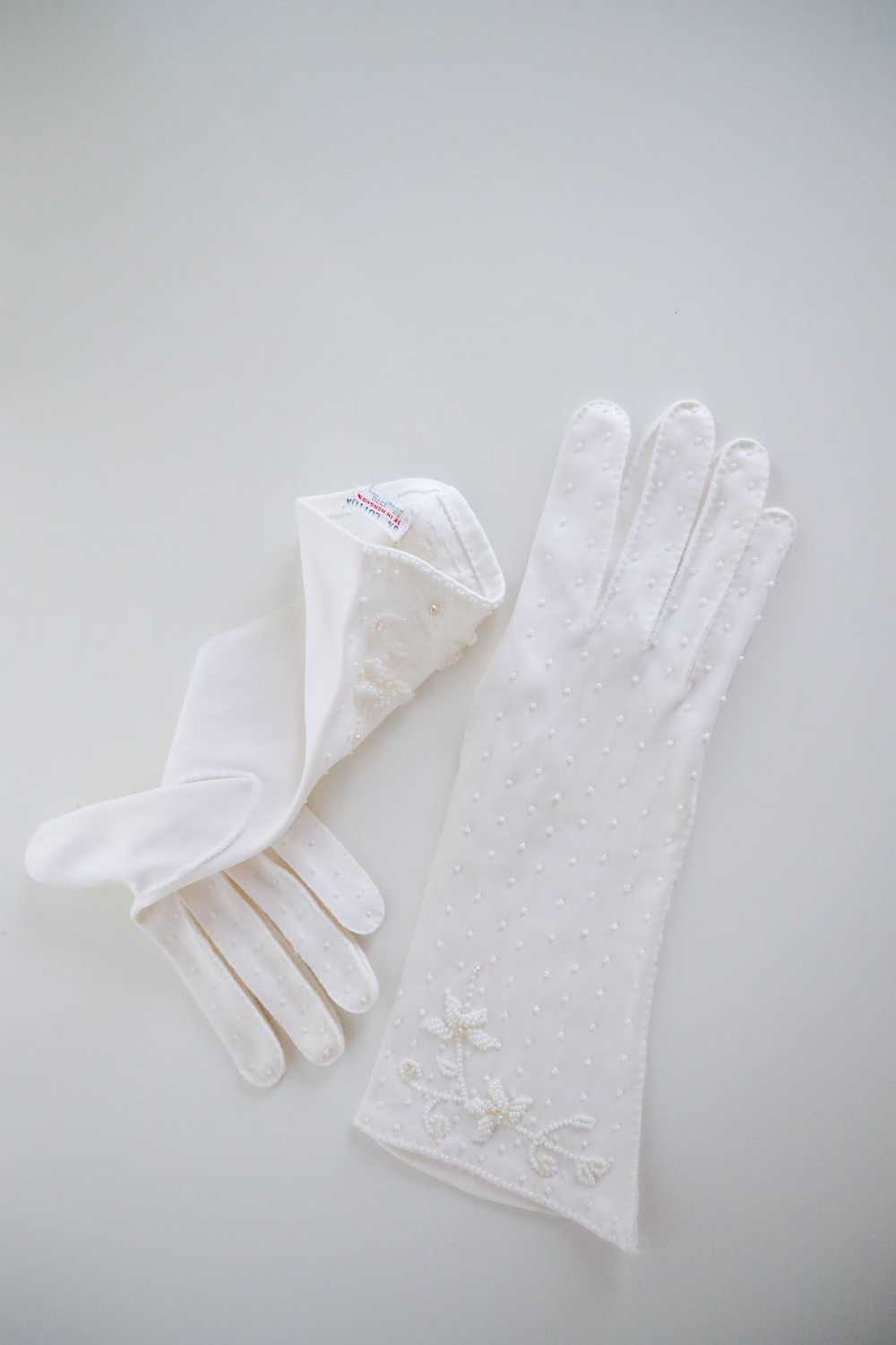 Vintage White Glass Beaded Gloves - image 5