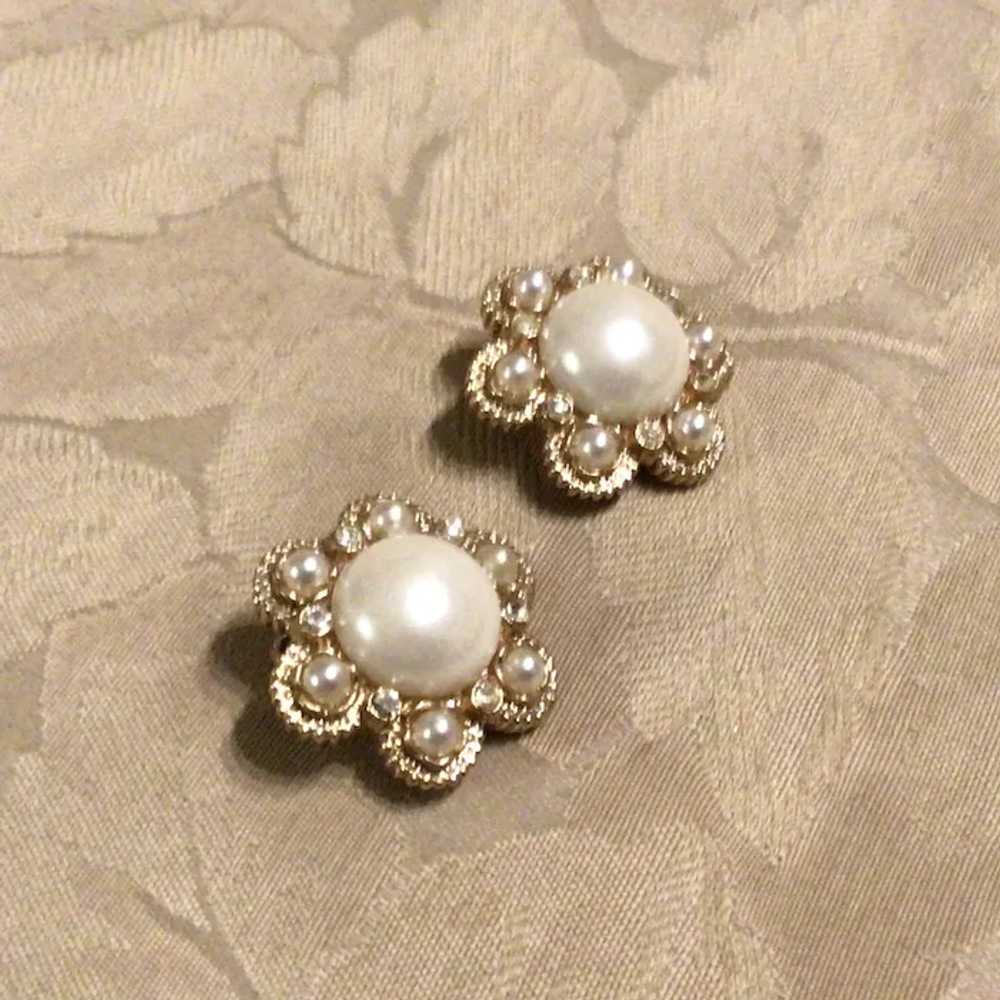 Gold Tone Rhinestone Faux Pearl Sarah Coventry Cl… - image 2