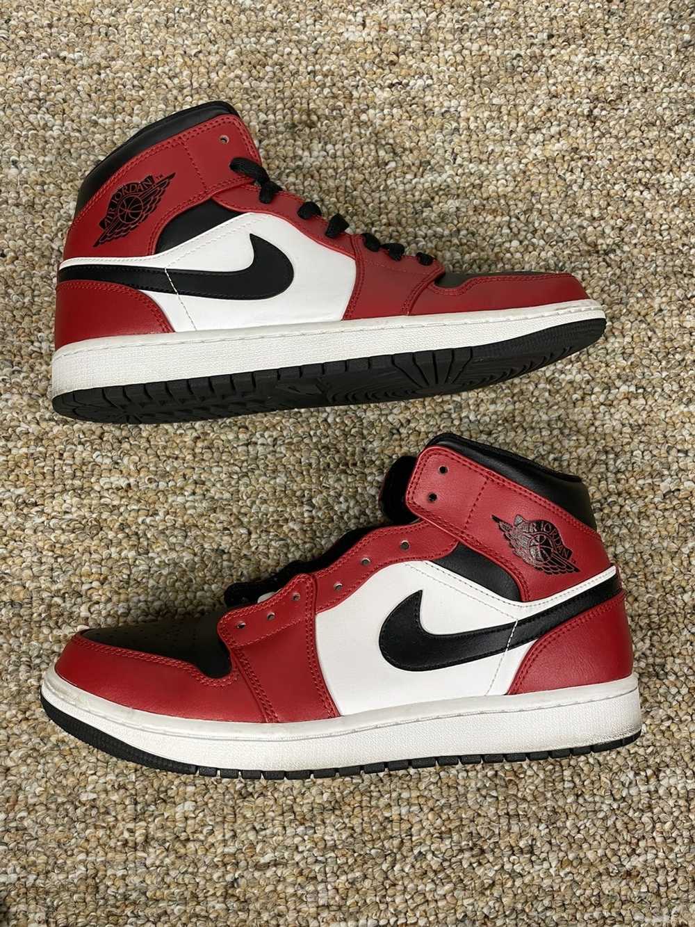 Jordan Brand Air Jordan 1 Mid Chicago Black Toe - image 2