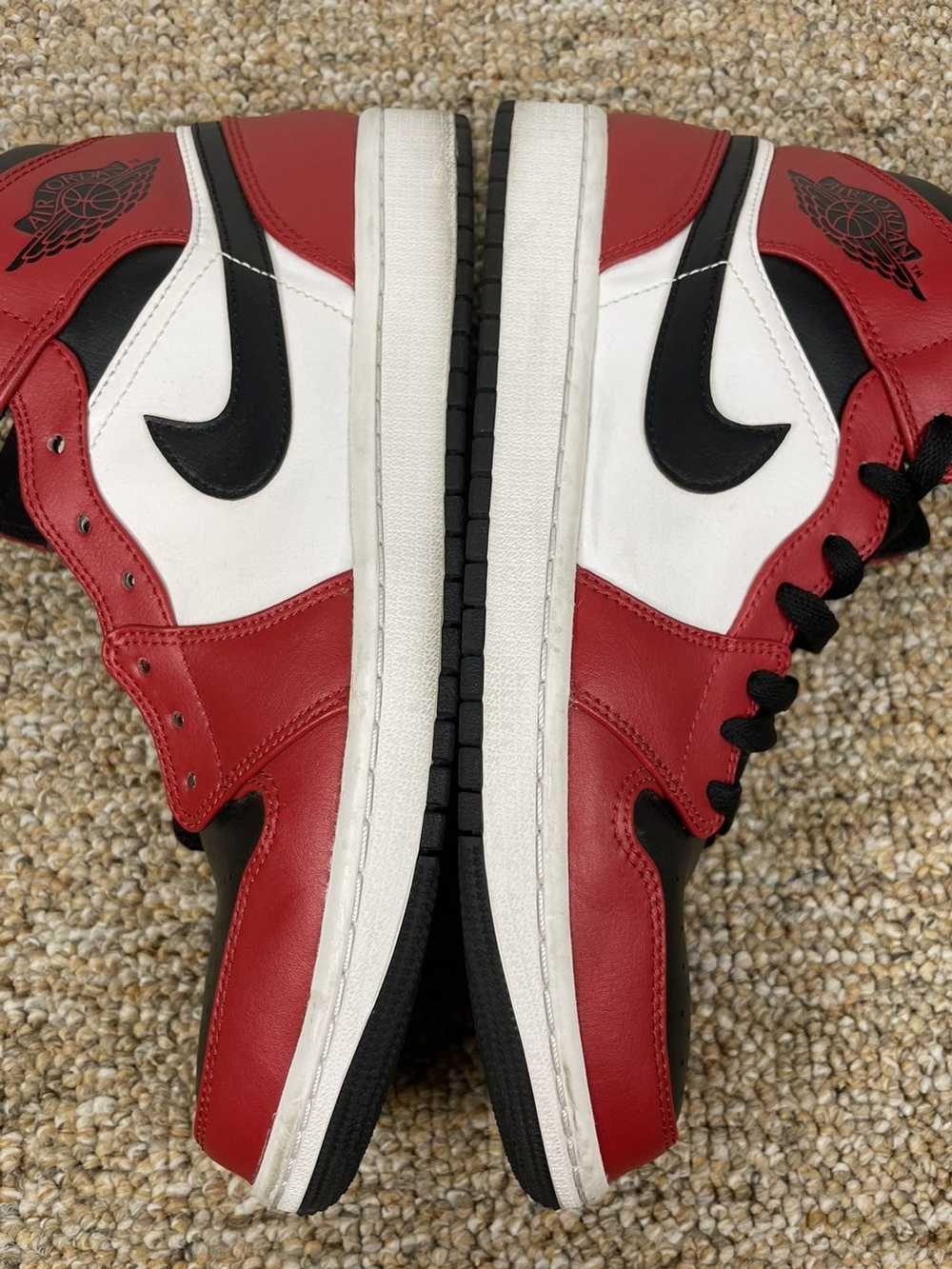 Jordan Brand Air Jordan 1 Mid Chicago Black Toe - image 8