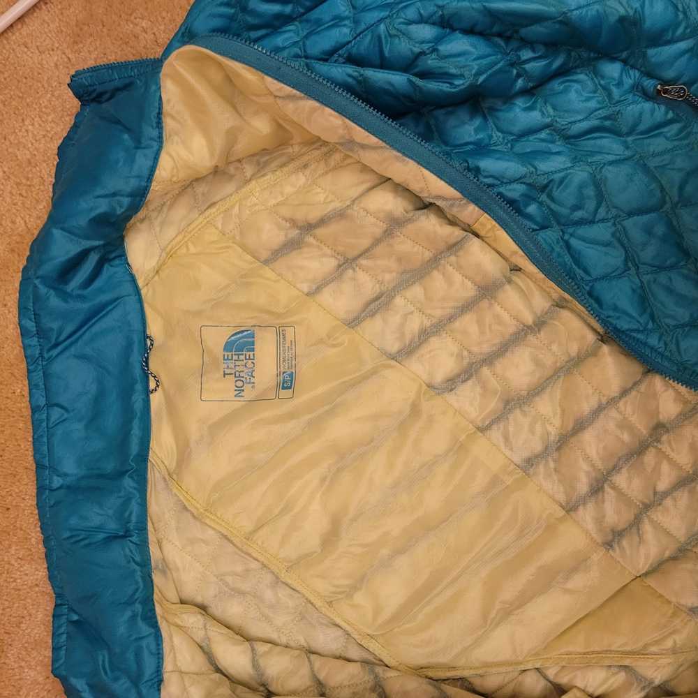 The North Face Vintage Thermoball Quilted Puffer … - image 5