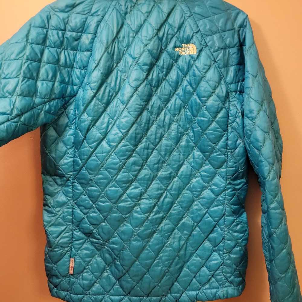 The North Face Vintage Thermoball Quilted Puffer … - image 7