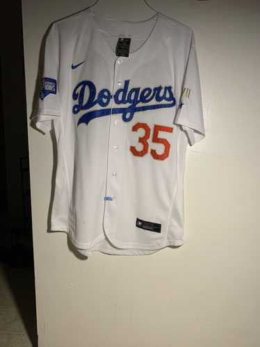 Los Angeles Dodgers on X: Fresh threads. Tonight's @mookiebetts jersey  giveaway presented by Budweiser.  / X