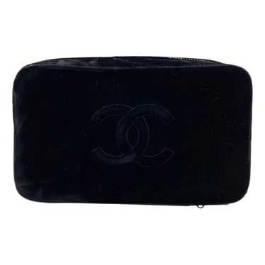 Lovely 21A Chanel Quilted Camellia DK Pink Velvet Vanity Case Clutch with  Chain