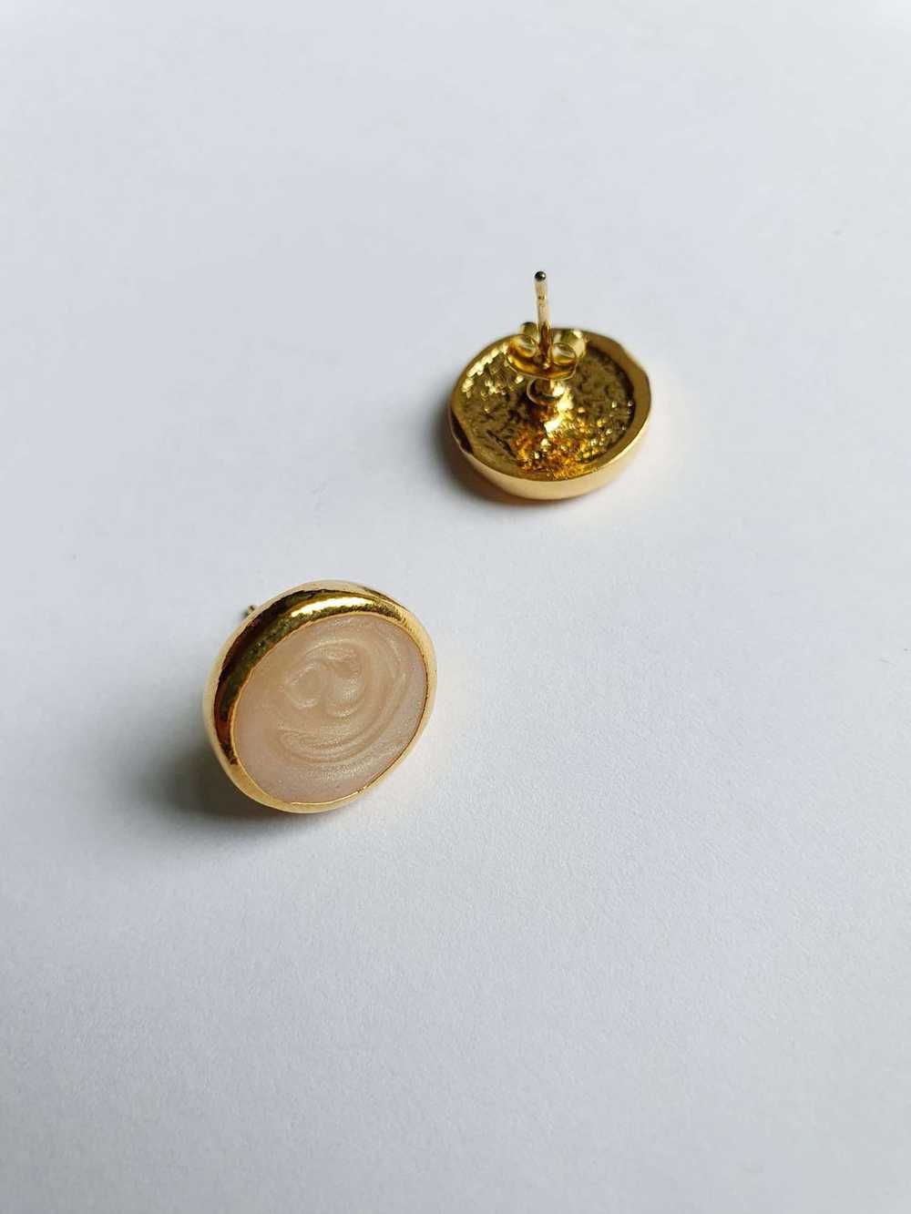 Vintage Gold Plated Beige Enamel Round Stud Earri… - image 3