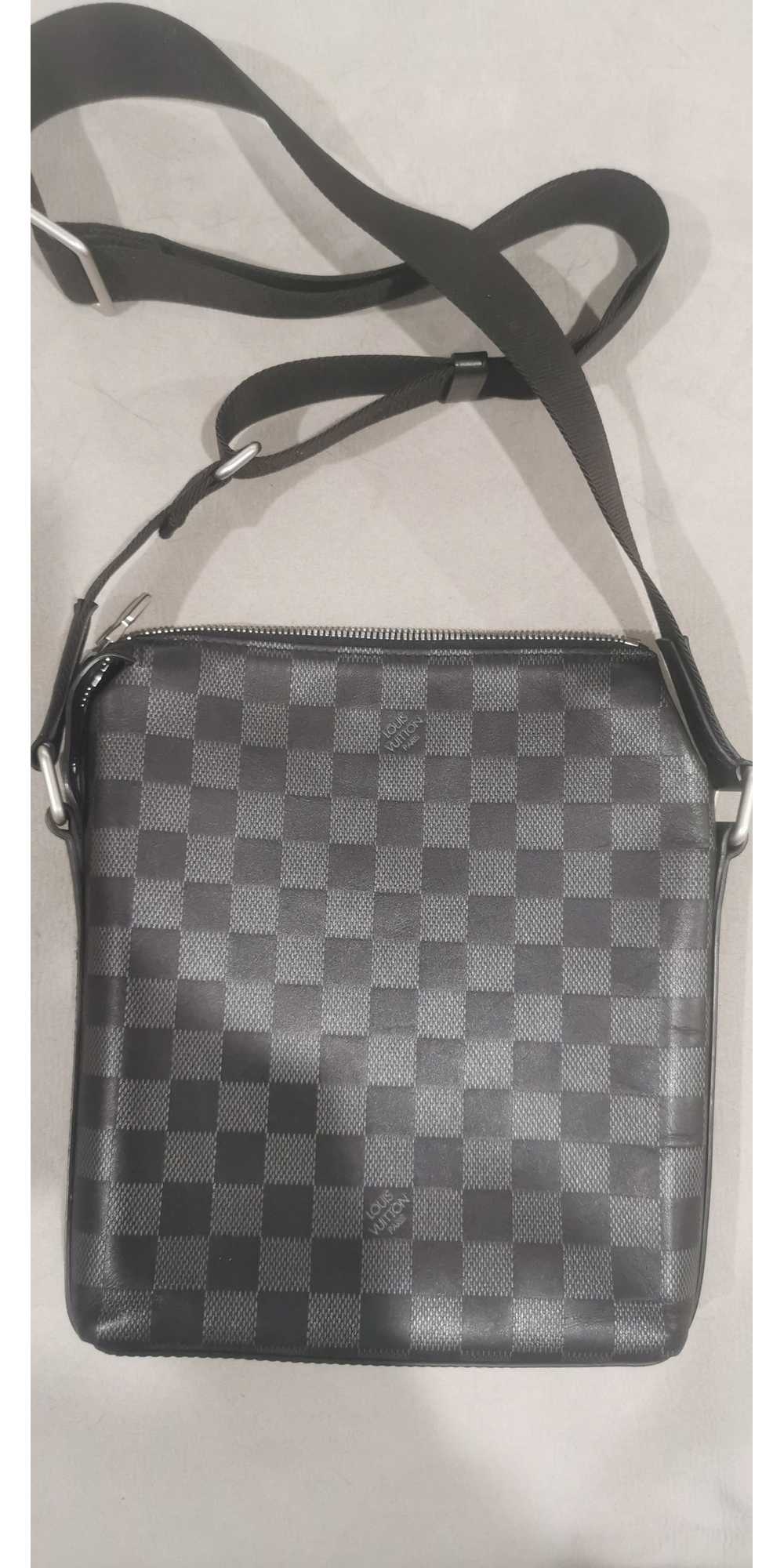 Louis Vuitton Discovery Messenger BB - image 12