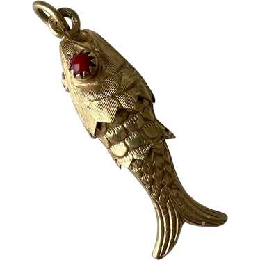 Vintage 18ct Yellow Gold Articulated Fish Pendant Circa 1960-80's  Absolutely darling articulated retro style fish pendant dating to ar