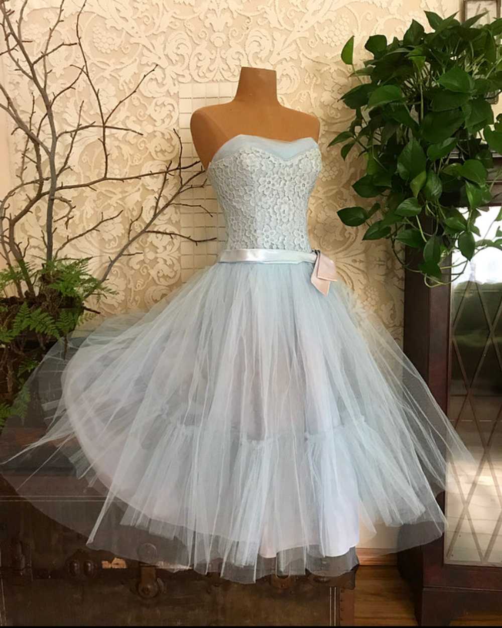 Darling 1950’s vintage birds egg blue tulle and l… - image 2