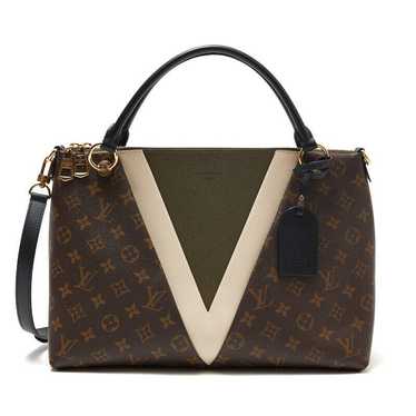 👜💫 Level up your style game with the Louis Vuitton Vavin Tote - the