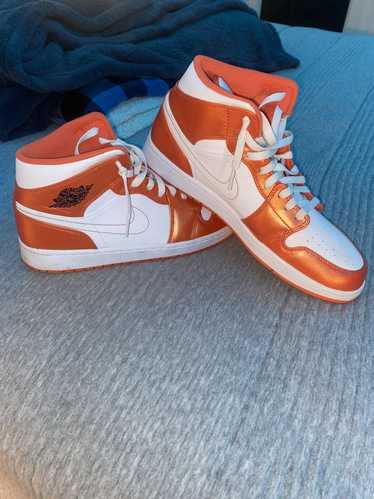 Nike nike air jordan 1 mid “electro orange” - image 1