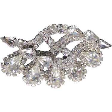 Unusual Weiss Crystal Rhinestone Brooch