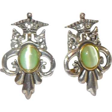 Unique Vintage Green Cats Eye Clip on Earrings - image 1