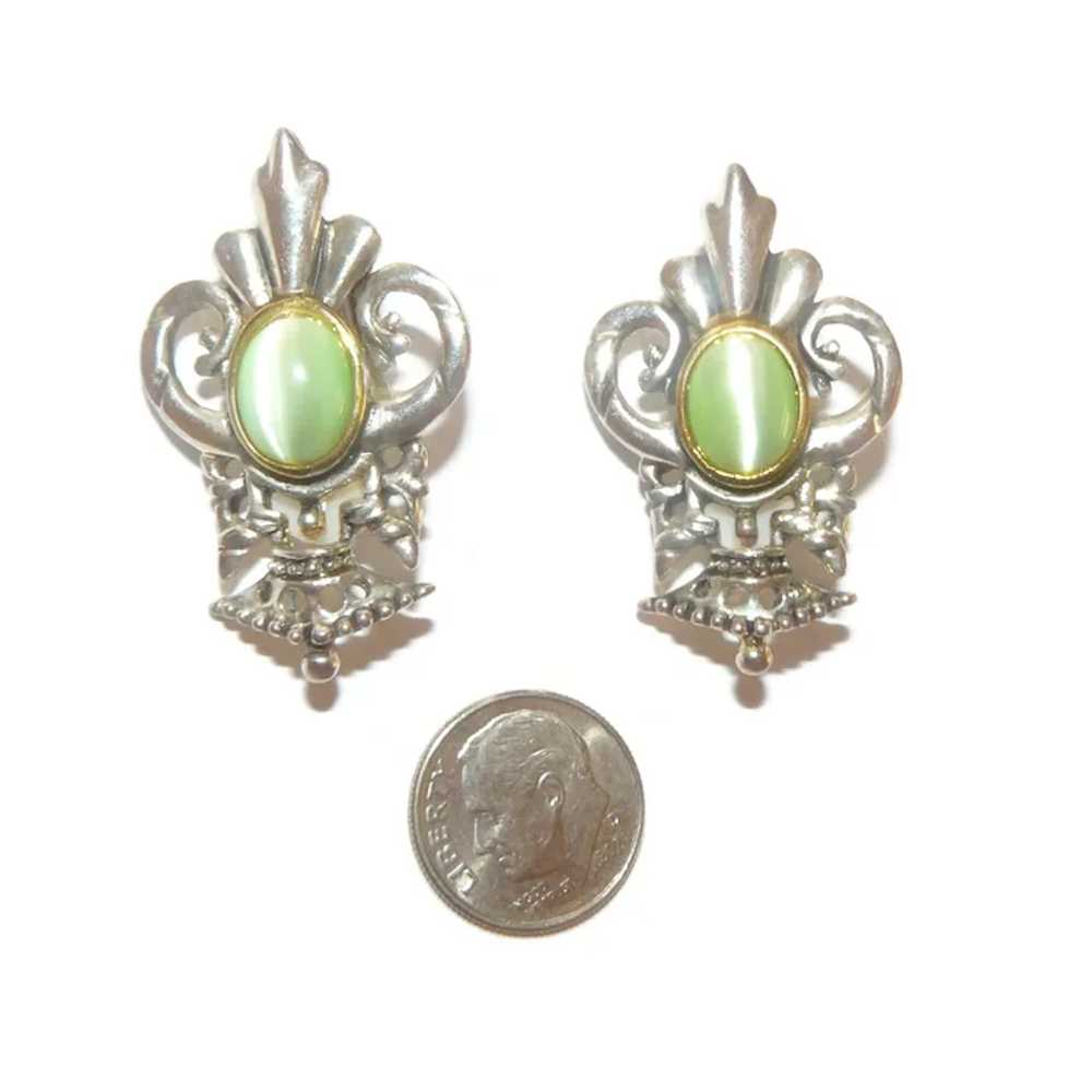 Unique Vintage Green Cats Eye Clip on Earrings - image 4
