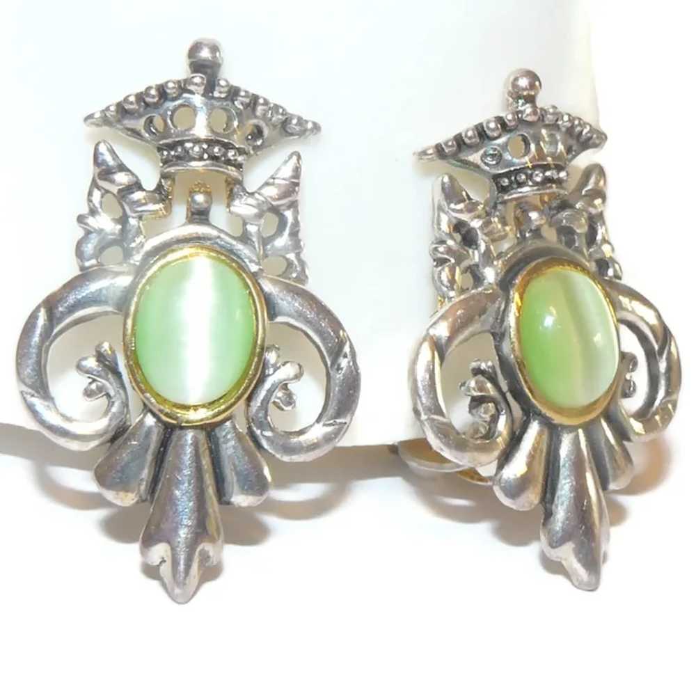 Unique Vintage Green Cats Eye Clip on Earrings - image 6
