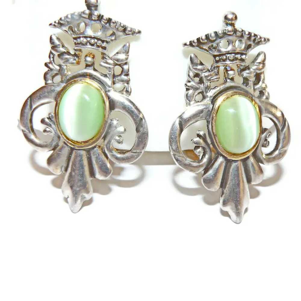 Unique Vintage Green Cats Eye Clip on Earrings - image 7
