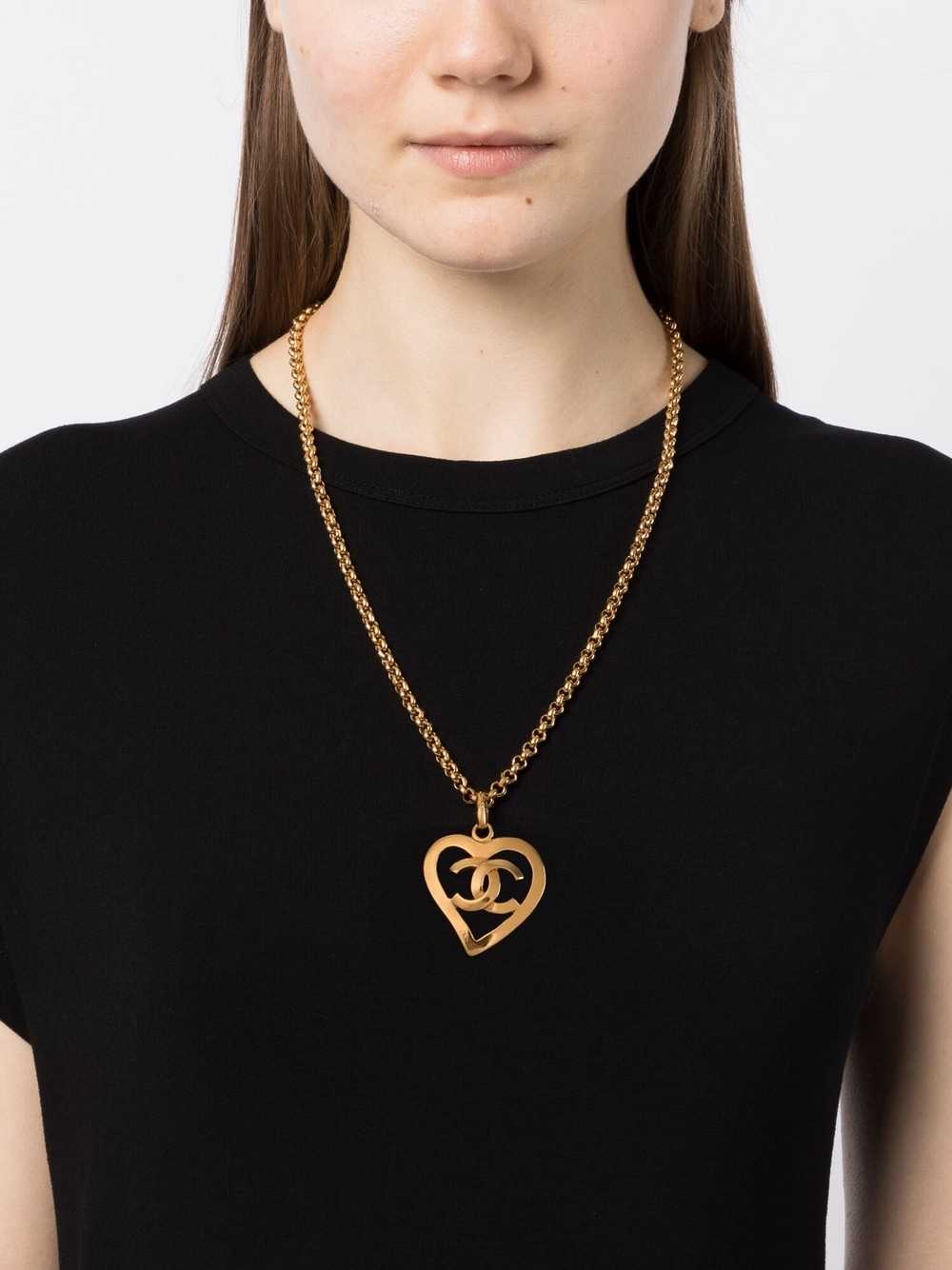 CHANEL Pre-Owned 1995 CC heart pendant necklace -… - image 2