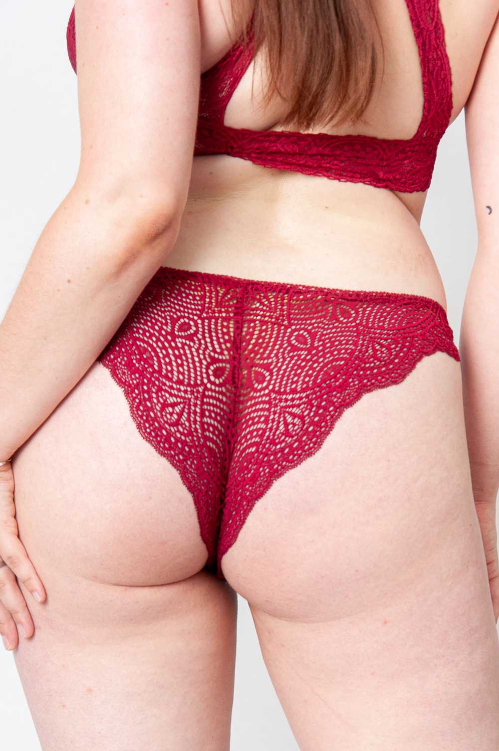 Körbchen Slip Made Of Recycled Lace “Helena” Red - image 1