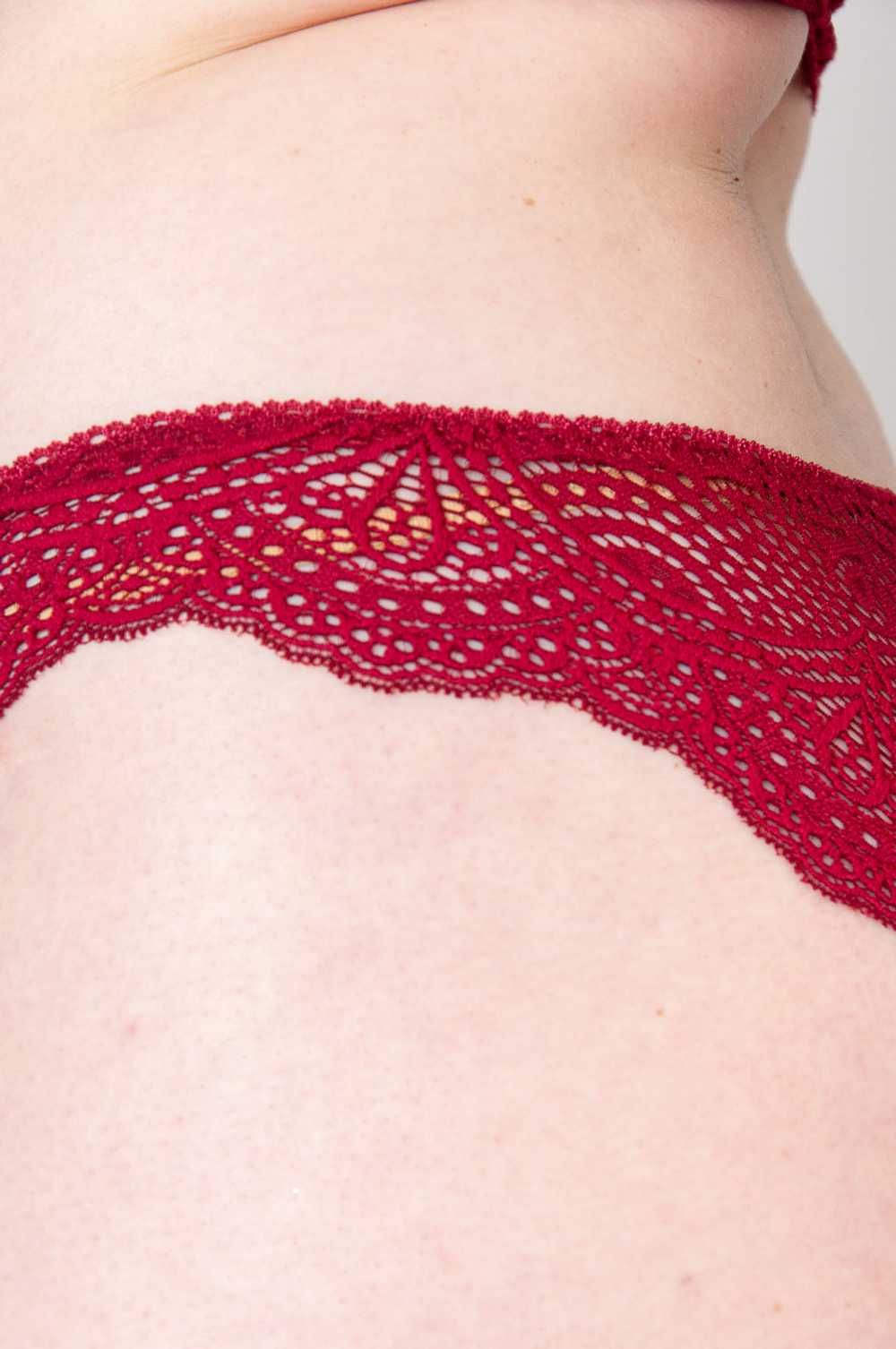 Körbchen Slip Made Of Recycled Lace “Helena” Red - image 3