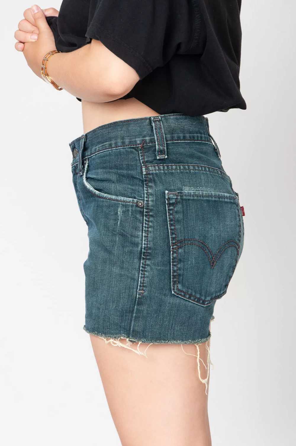 Levi’s 520 Jean Shorts Mid To High Waist Blue Wit… - image 3