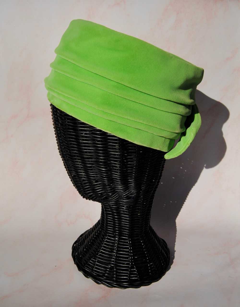 1960s Vintage Bright Lime Green Velveteen Hat - image 10