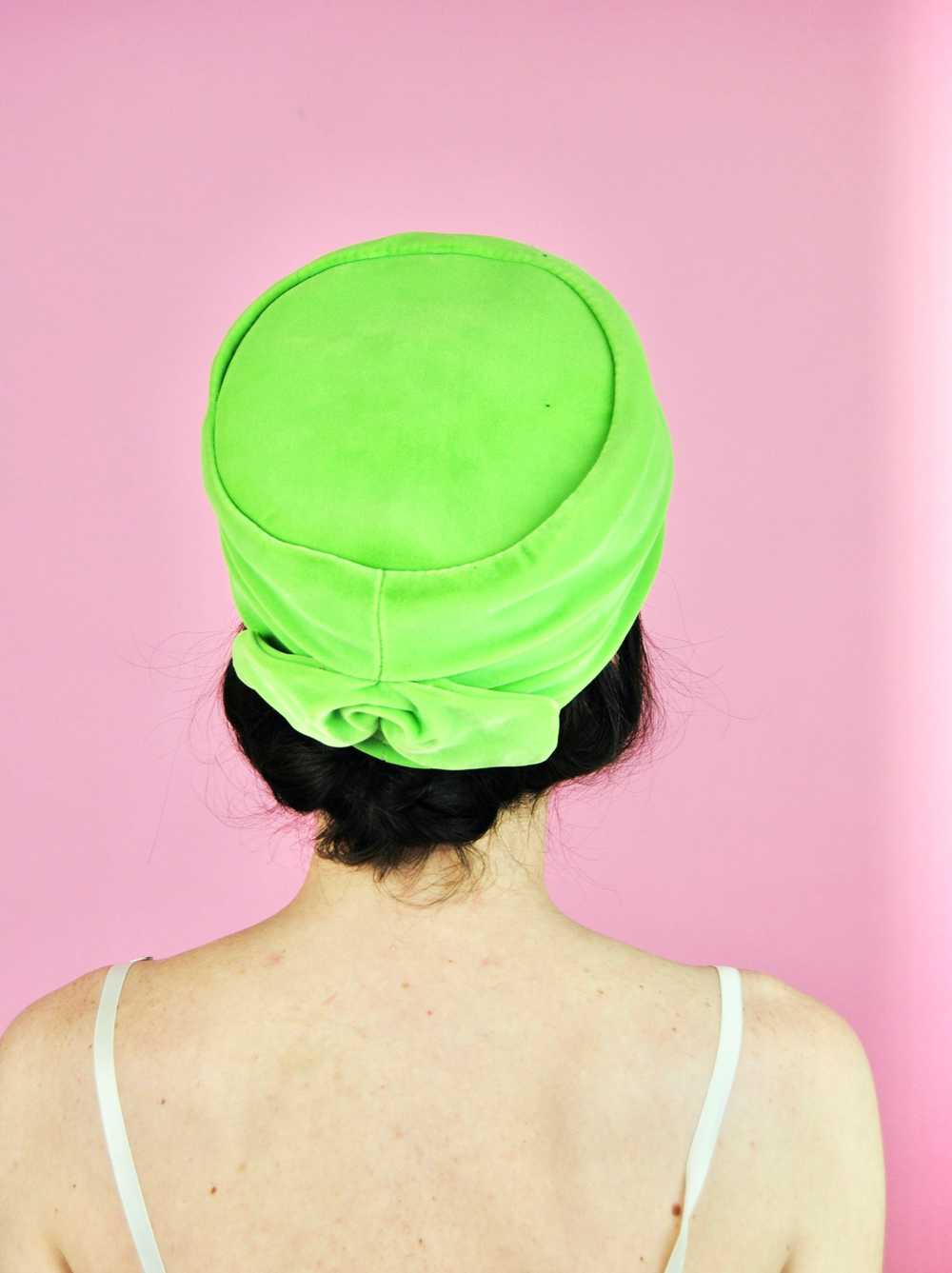 1960s Vintage Bright Lime Green Velveteen Hat - image 5