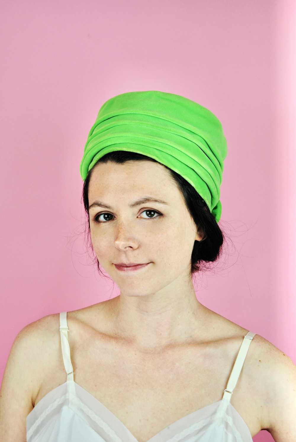 1960s Vintage Bright Lime Green Velveteen Hat - image 9