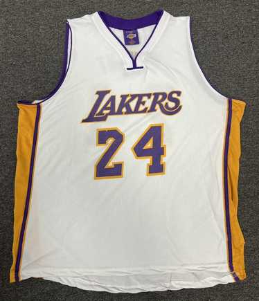 Detroit Griotστο X: A Kobe Bryant L.A. Lakers jersey from the 1960s worn  by Fab.  / X