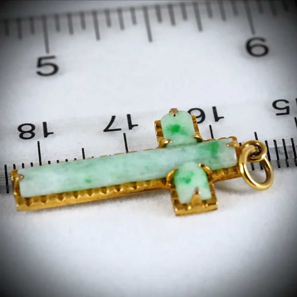 Vintage green jade pendant on 14 carat solid gold… - image 10