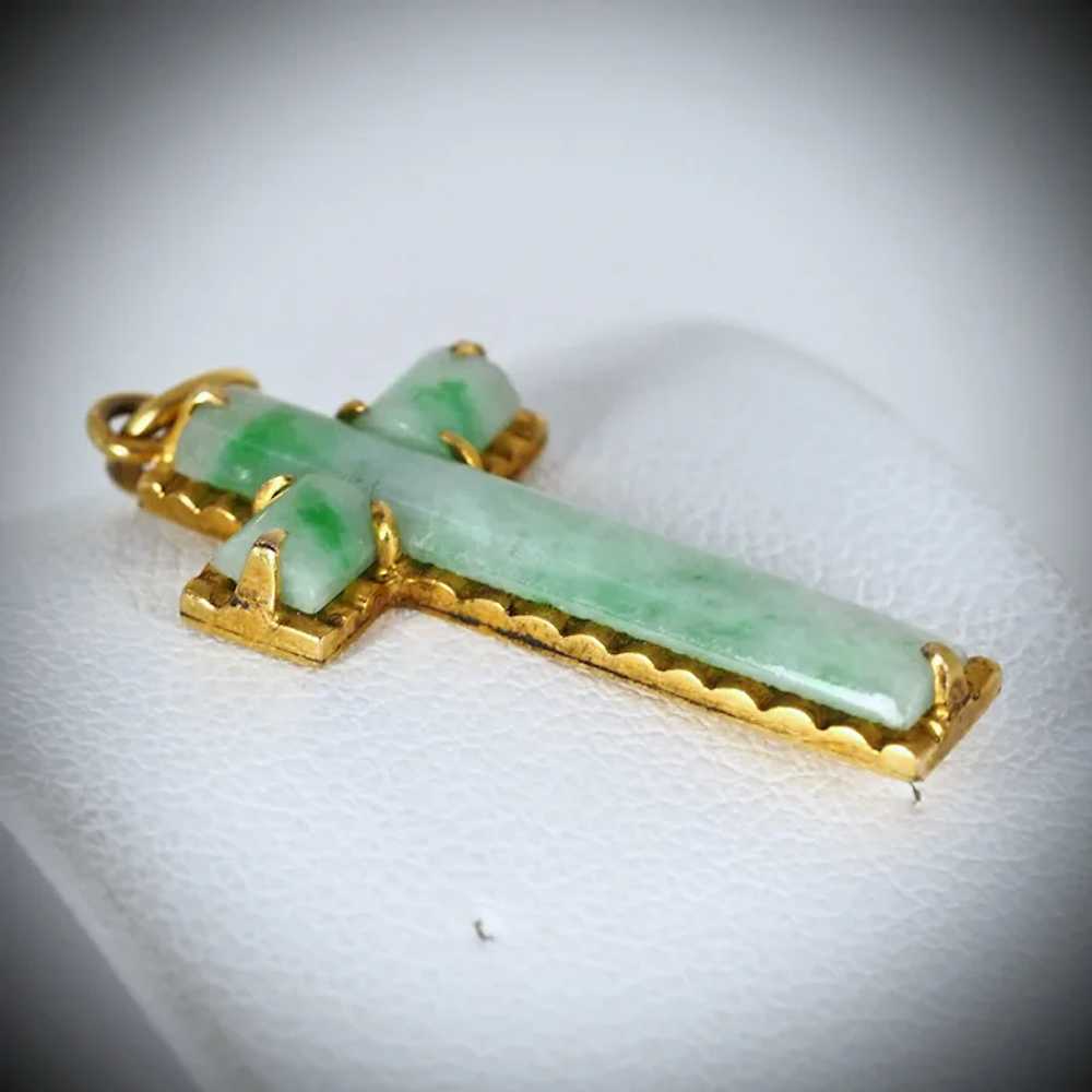 Vintage green jade pendant on 14 carat solid gold… - image 2