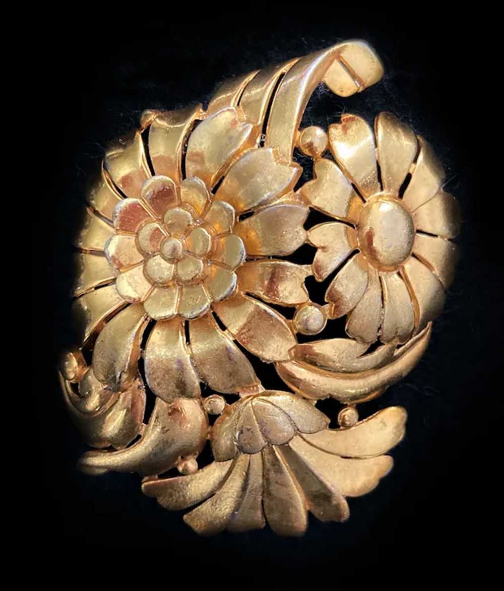Trifari Golden Bell Flower Fur Clip, 1940s - image 2