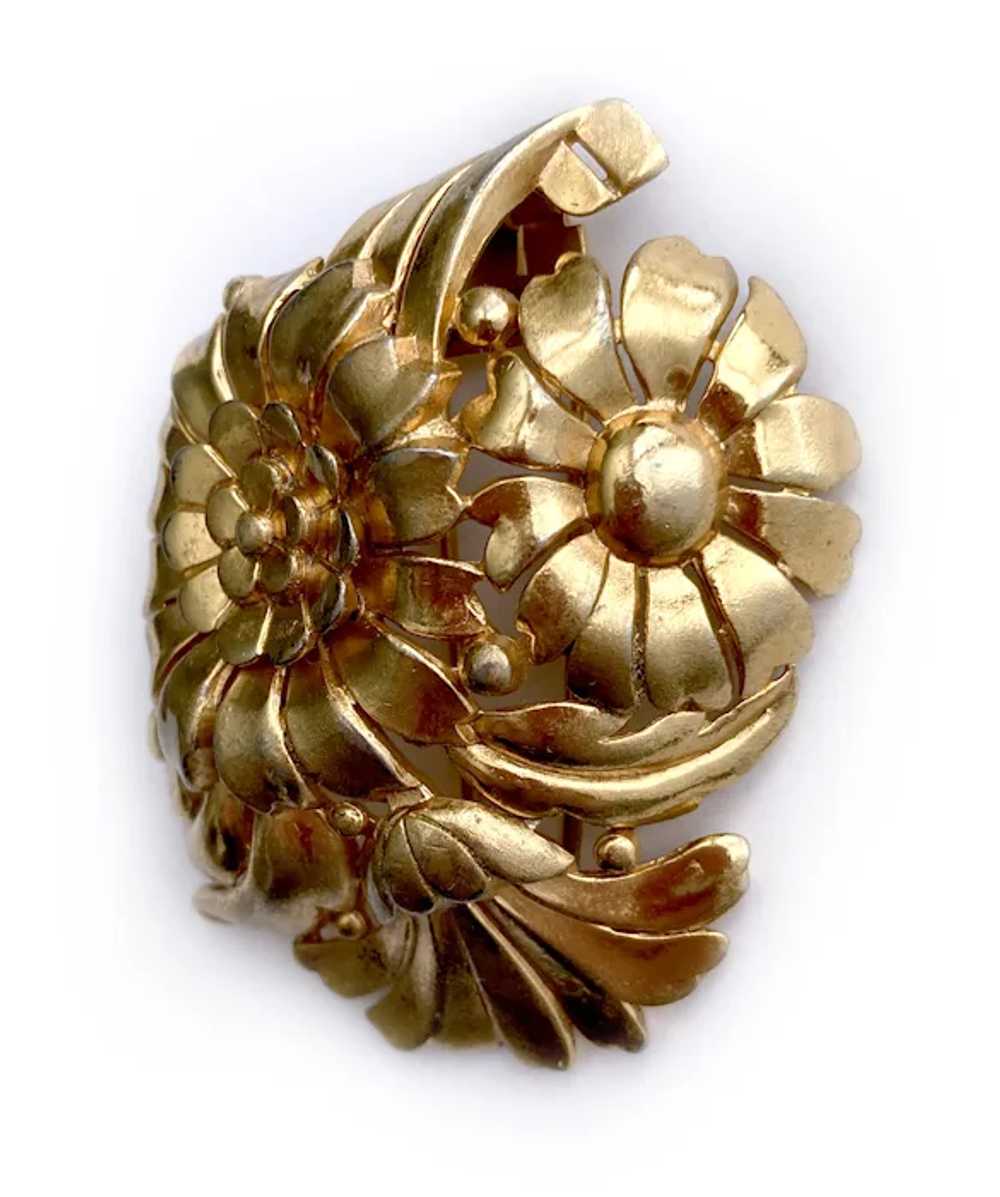 Trifari Golden Bell Flower Fur Clip, 1940s - image 5