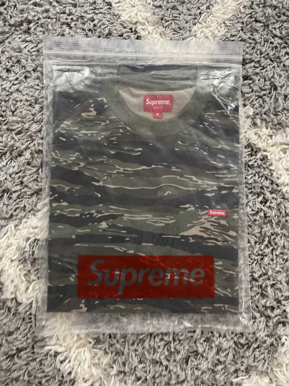 Supreme Supreme Small Box Logo L/S NWTs Sz M - image 2