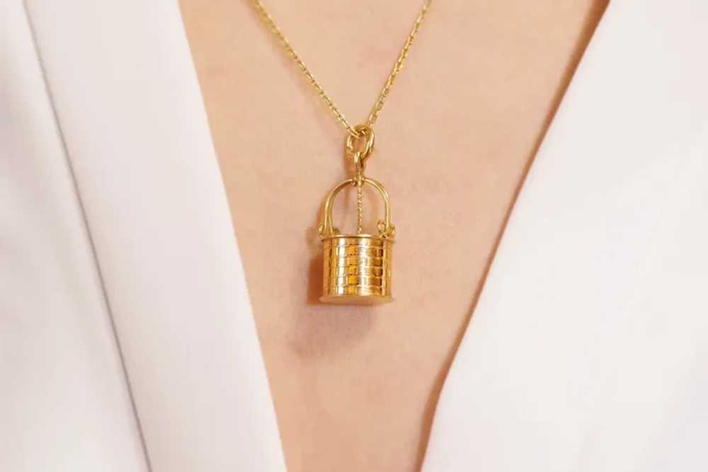 Wishing well charm pendant in yellow gold 18 kara… - image 2