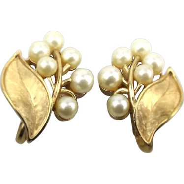 Lovely Crown TRIFARI Goldtone Pearly Clip Earrings