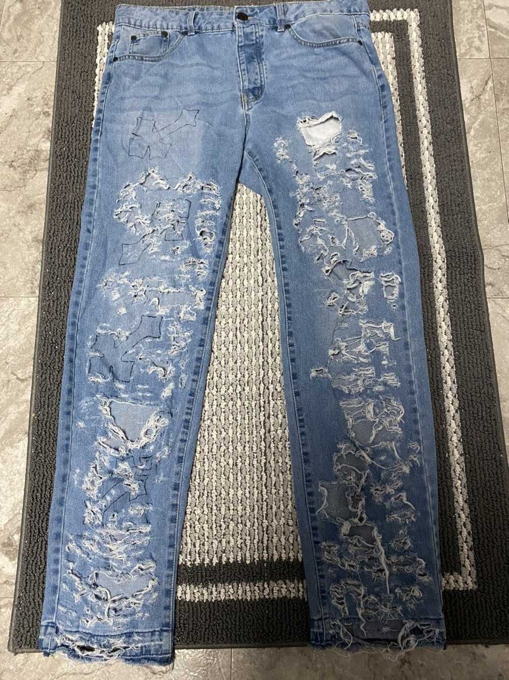 Streetwear distressed denim jeans - image 1