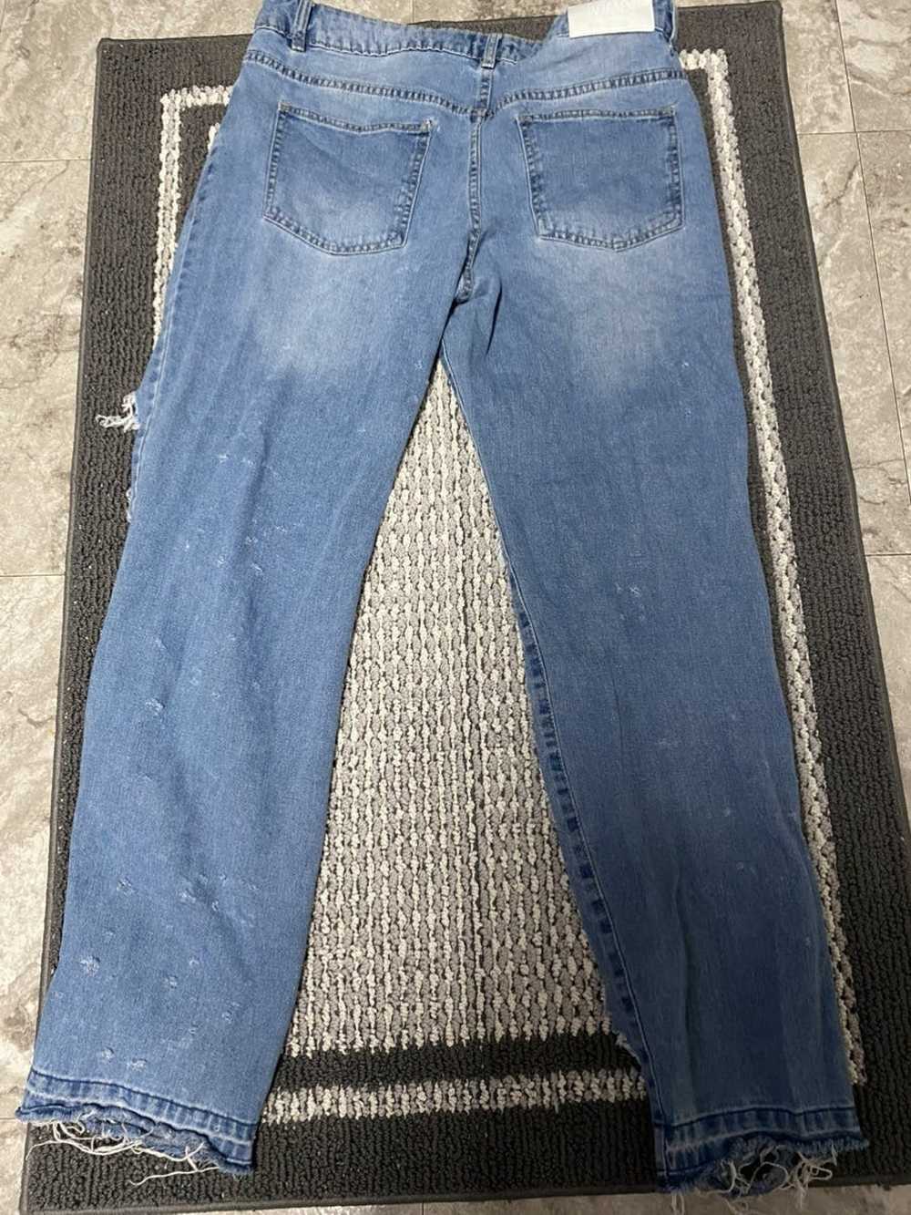 Streetwear distressed denim jeans - image 4