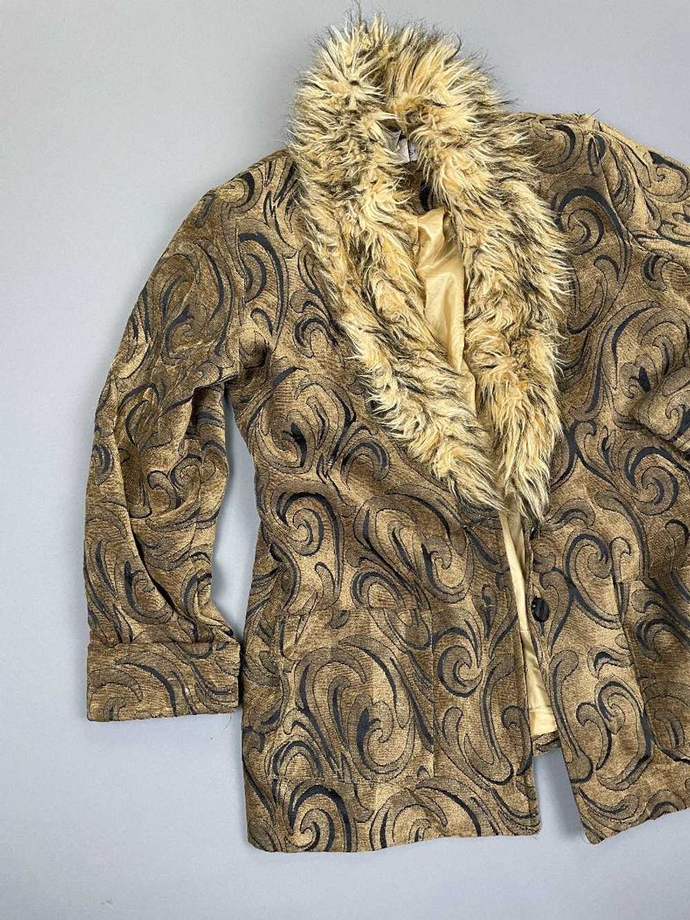 1990S TAPESTRY CARPET COAT FAUX FUR COLLAR - image 2