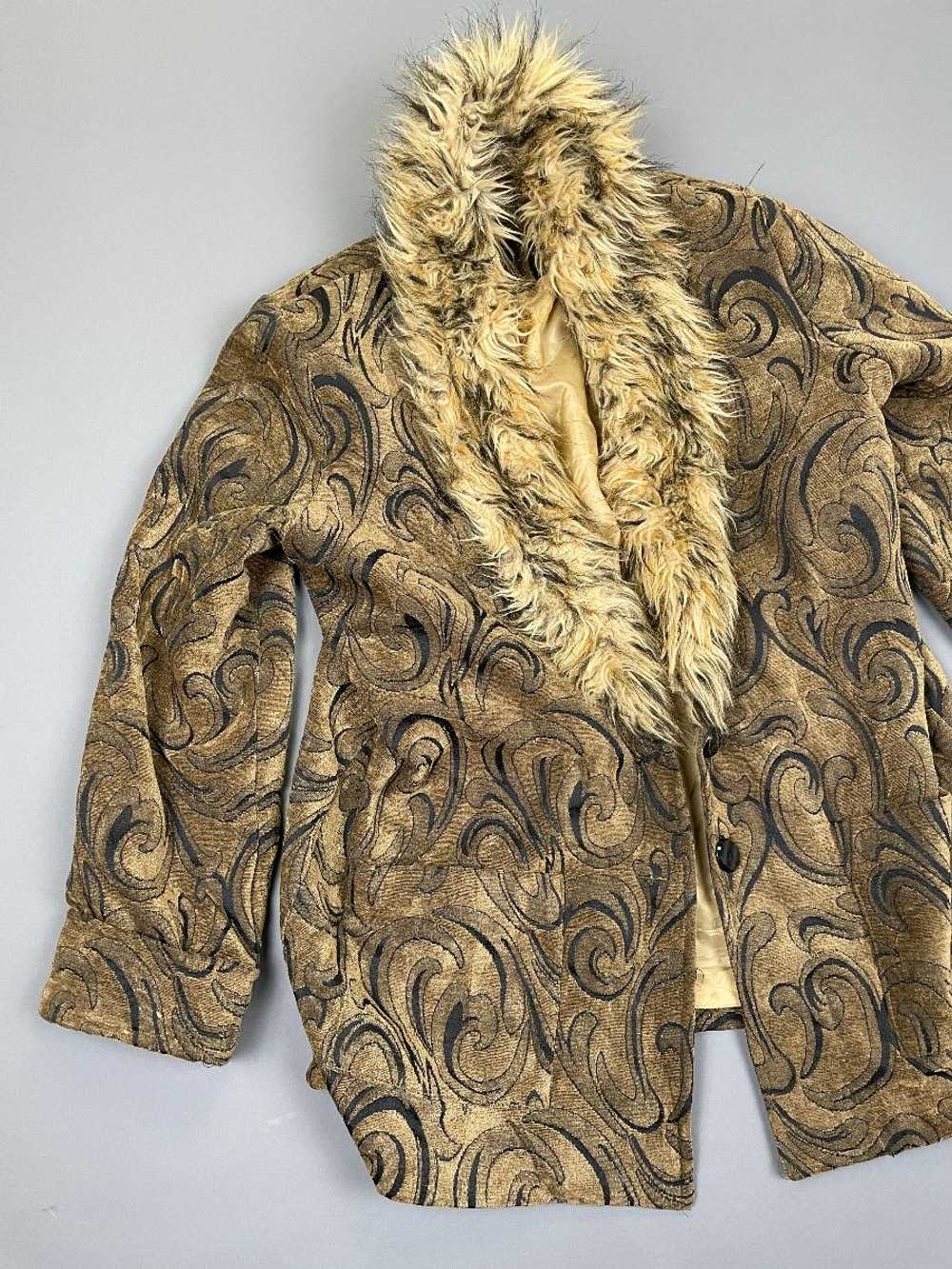 1990S TAPESTRY CARPET COAT FAUX FUR COLLAR - image 9