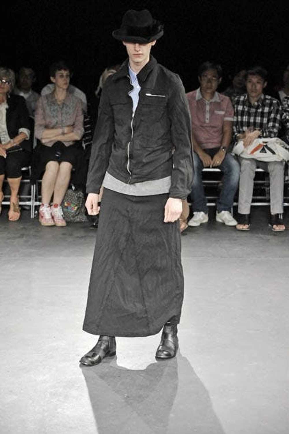 Comme Des Garcons Homme Plus S/S 2009 Runway Deco… - image 5