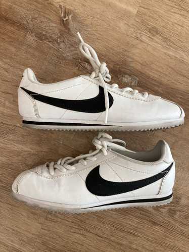 Nike Nike Cortez White/Black size 6