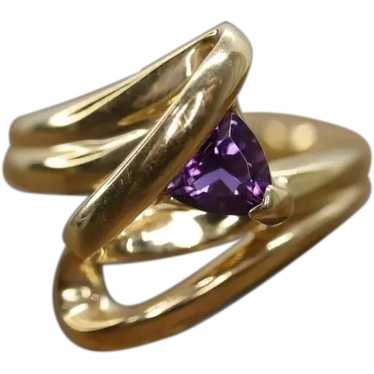 Trilliant Amethyst 10k Gold ring. 10k Triangular A