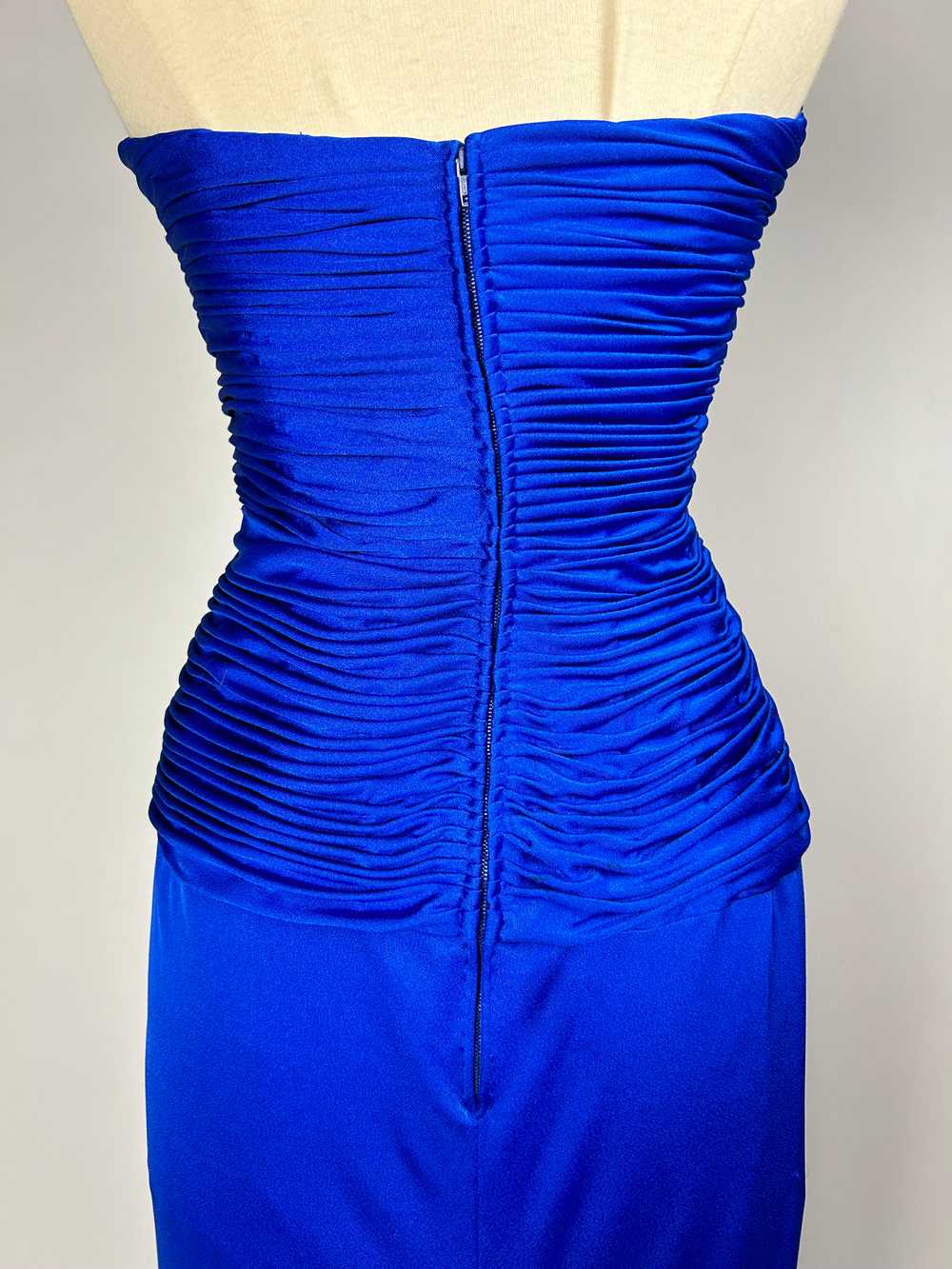 Electric blue lycra jersey evening dress by Loris… - image 12
