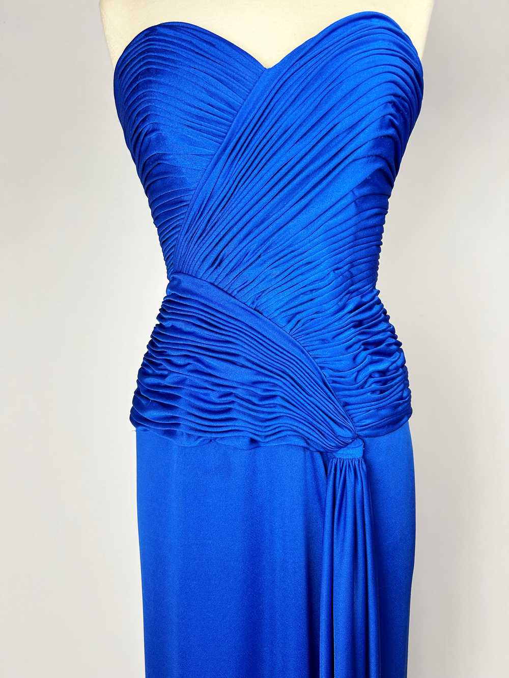 Electric blue lycra jersey evening dress by Loris… - image 2