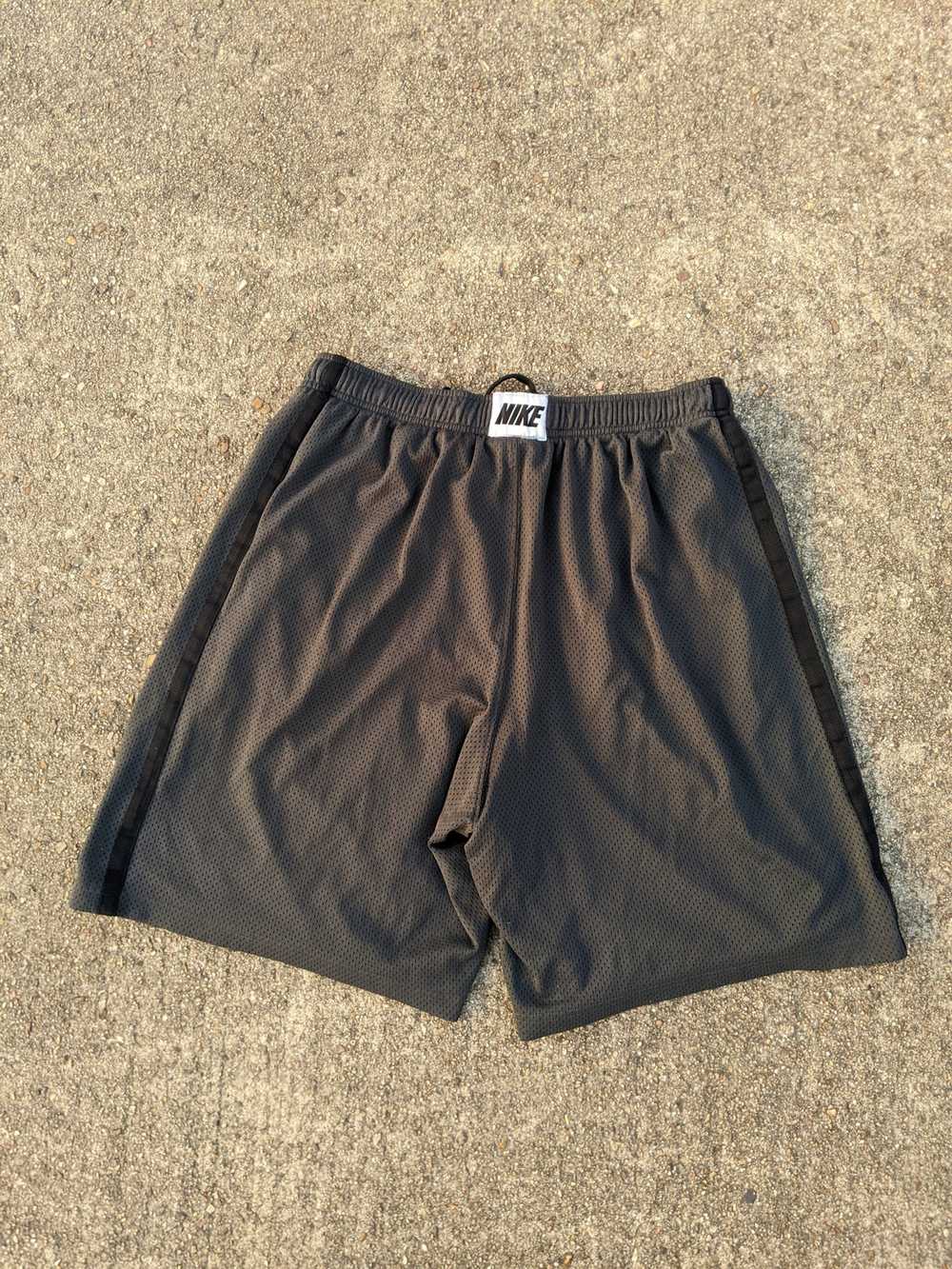 Nike Nike grey mesh sport shorts size XL shipping… - image 2