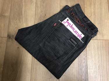 LEVIS x FRAGMENT DESIGN x TAKASHI MURAKAMI / Levis Fenom Distressed Short  Denim Pant Size : 31 ( Refer to the measurement ) Condition : 90%…