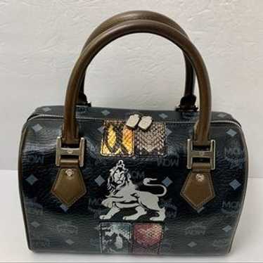 小物 MCM Visetos Princess Lion Leather MCM Visetos Princess Lion Leather Boston Bag (SHG-31992)