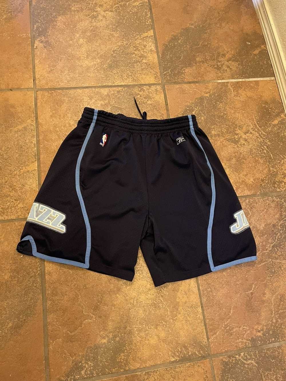 Reebok Utah jazz swing man shorts (xl) - image 1